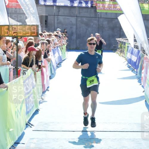 10.08.2025 - GEWOBA Citytriathlon Bremen H.Heesch http://msf.ph/oto/8555843 10.08.2025 15:26:03 Ziel 29, 298, 323 meine-sportfotos.de