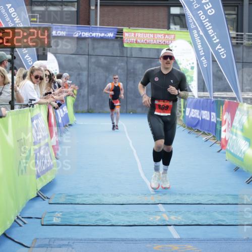 10.08.2025 - GEWOBA Citytriathlon Bremen H.Heesch http://msf.ph/oto/8555845 10.08.2025 14:22:27 Ziel 655, 689 meine-sportfotos.de