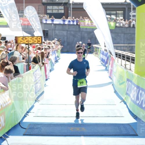 10.08.2025 - GEWOBA Citytriathlon Bremen H.Heesch http://msf.ph/oto/8555849 10.08.2025 15:26:03 Ziel 29, 298, 323 meine-sportfotos.de