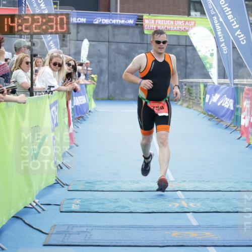 10.08.2025 - GEWOBA Citytriathlon Bremen H.Heesch http://msf.ph/oto/8555863 10.08.2025 14:22:34 Ziel 689, 758 meine-sportfotos.de