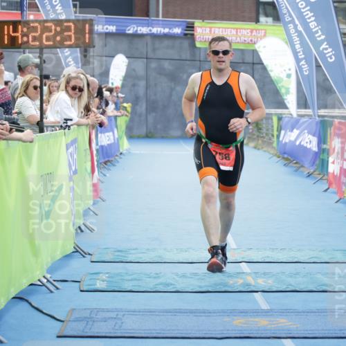 10.08.2025 - GEWOBA Citytriathlon Bremen H.Heesch http://msf.ph/oto/8555866 10.08.2025 14:22:34 Ziel 689, 758 meine-sportfotos.de