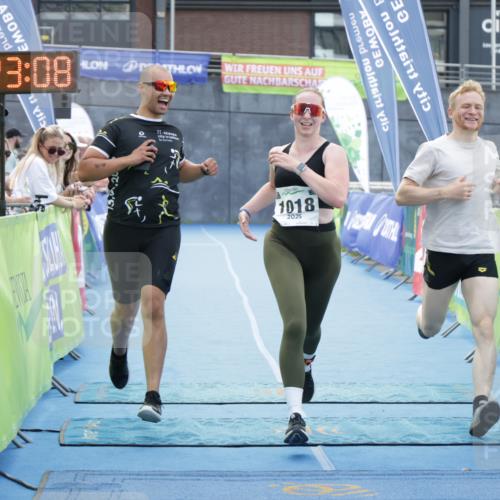 10.08.2025 - GEWOBA Citytriathlon Bremen H.Heesch http://msf.ph/oto/8555881 10.08.2025 14:23:12 Ziel 1018 meine-sportfotos.de