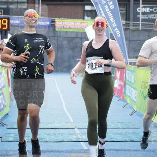 10.08.2025 - GEWOBA Citytriathlon Bremen H.Heesch http://msf.ph/oto/8555887 10.08.2025 14:23:12 Ziel 1018 meine-sportfotos.de