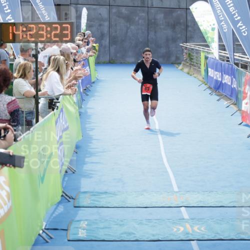 10.08.2025 - GEWOBA Citytriathlon Bremen H.Heesch http://msf.ph/oto/8555901 10.08.2025 14:23:26 Ziel 676 meine-sportfotos.de