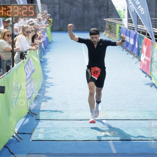 10.08.2025 - GEWOBA Citytriathlon Bremen H.Heesch http://msf.ph/oto/8555913 10.08.2025 14:23:29 Ziel 676 meine-sportfotos.de