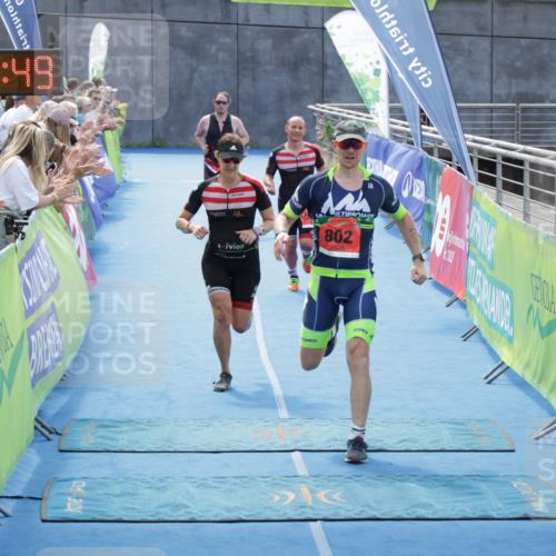 10.08.2025 - GEWOBA Citytriathlon Bremen H.Heesch http://msf.ph/oto/8555925 10.08.2025 14:23:53 Ziel 567, 802, 915 meine-sportfotos.de
