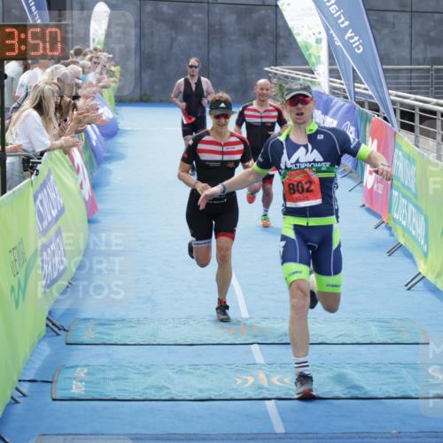10.08.2025 - GEWOBA Citytriathlon Bremen H.Heesch http://msf.ph/oto/8555928 10.08.2025 14:23:53 Ziel 567, 802, 915 meine-sportfotos.de