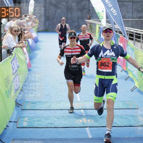 10.08.2025 - GEWOBA Citytriathlon Bremen H.Heesch http://msf.ph/oto/8555931 10.08.2025 14:23:54 Ziel 567, 738, 802, 915 meine-sportfotos.de