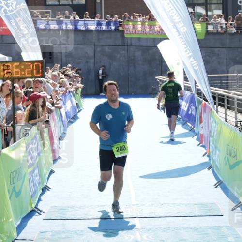 10.08.2025 - GEWOBA Citytriathlon Bremen H.Heesch http://msf.ph/oto/8555935 10.08.2025 15:26:24 Ziel 200 meine-sportfotos.de