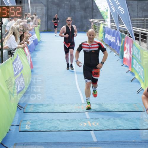 10.08.2025 - GEWOBA Citytriathlon Bremen H.Heesch http://msf.ph/oto/8555947 10.08.2025 14:23:56 Ziel 567, 738, 802, 915 meine-sportfotos.de