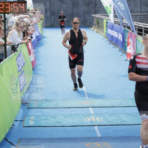 10.08.2025 - GEWOBA Citytriathlon Bremen H.Heesch http://msf.ph/oto/8555960 10.08.2025 14:23:58 Ziel 567, 738, 802, 915 meine-sportfotos.de