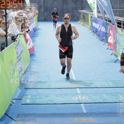 10.08.2025 - GEWOBA Citytriathlon Bremen H.Heesch http://msf.ph/oto/8555965 10.08.2025 14:23:58 Ziel 567, 738, 802, 915 meine-sportfotos.de