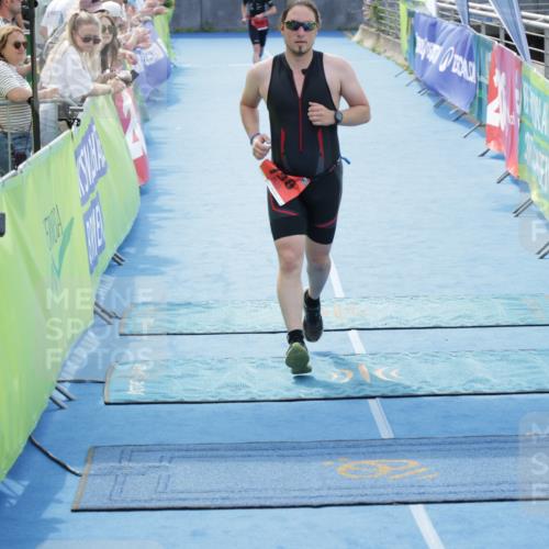 10.08.2025 - GEWOBA Citytriathlon Bremen H.Heesch http://msf.ph/oto/8555972 10.08.2025 14:23:59 Ziel 567, 738, 802, 915 meine-sportfotos.de