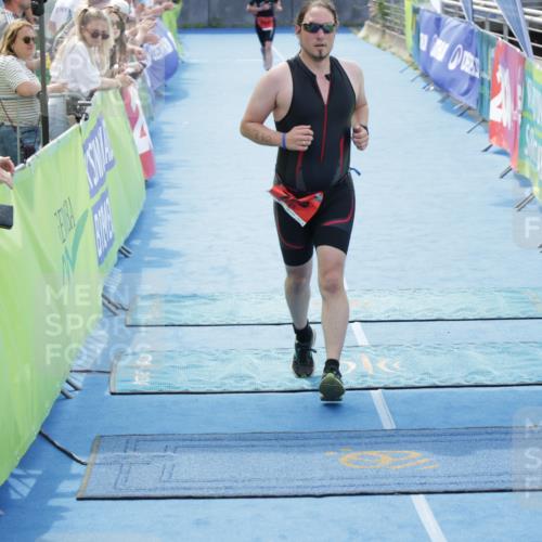 10.08.2025 - GEWOBA Citytriathlon Bremen H.Heesch http://msf.ph/oto/8555975 10.08.2025 14:23:59 Ziel 567, 738, 802, 915 meine-sportfotos.de