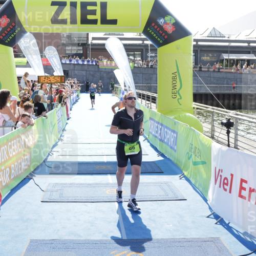 10.08.2025 - GEWOBA Citytriathlon Bremen H.Heesch http://msf.ph/oto/8555978 10.08.2025 15:26:45 Ziel 86, 401, 441 meine-sportfotos.de