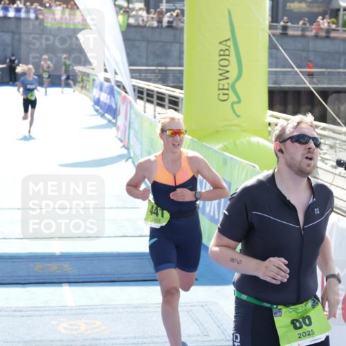 10.08.2025 - GEWOBA Citytriathlon Bremen H.Heesch http://msf.ph/oto/8555981 10.08.2025 15:26:46 Ziel 86, 401, 441 meine-sportfotos.de