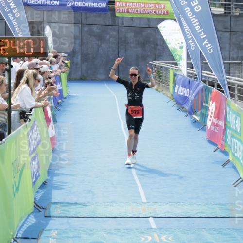 10.08.2025 - GEWOBA Citytriathlon Bremen H.Heesch http://msf.ph/oto/8555983 10.08.2025 14:24:04 Ziel 567, 738, 972 meine-sportfotos.de