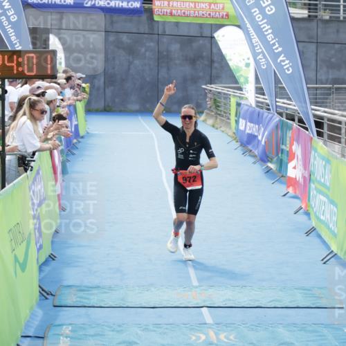 10.08.2025 - GEWOBA Citytriathlon Bremen H.Heesch http://msf.ph/oto/8555991 10.08.2025 14:24:05 Ziel 738, 972 meine-sportfotos.de