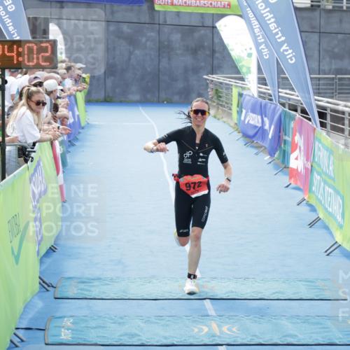 10.08.2025 - GEWOBA Citytriathlon Bremen H.Heesch http://msf.ph/oto/8555996 10.08.2025 14:24:05 Ziel 738, 972 meine-sportfotos.de