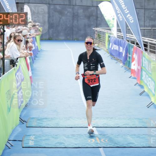 10.08.2025 - GEWOBA Citytriathlon Bremen H.Heesch http://msf.ph/oto/8555999 10.08.2025 14:24:06 Ziel 738, 972 meine-sportfotos.de