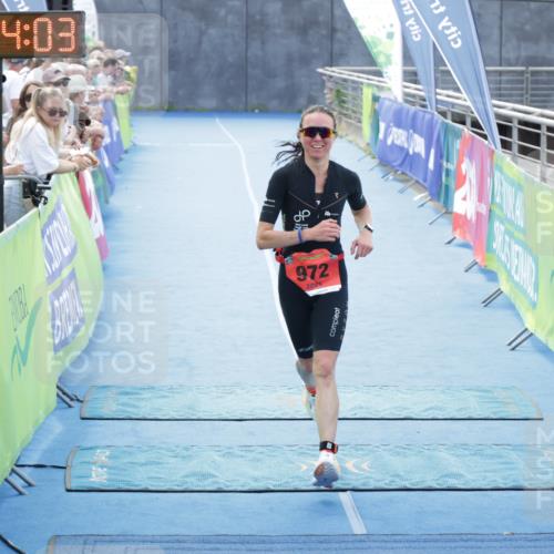 10.08.2025 - GEWOBA Citytriathlon Bremen H.Heesch http://msf.ph/oto/8556003 10.08.2025 14:24:06 Ziel 738, 972 meine-sportfotos.de