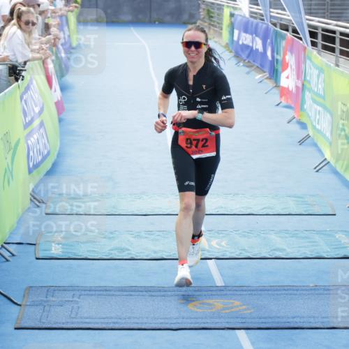 10.08.2025 - GEWOBA Citytriathlon Bremen H.Heesch http://msf.ph/oto/8556006 10.08.2025 14:24:06 Ziel 738, 972 meine-sportfotos.de