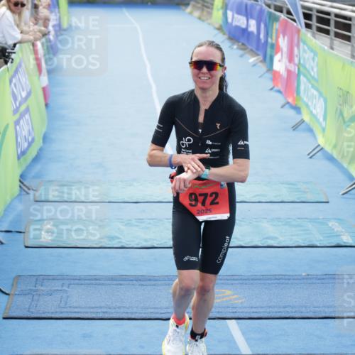 10.08.2025 - GEWOBA Citytriathlon Bremen H.Heesch http://msf.ph/oto/8556012 10.08.2025 14:24:07 Ziel 738, 972 meine-sportfotos.de