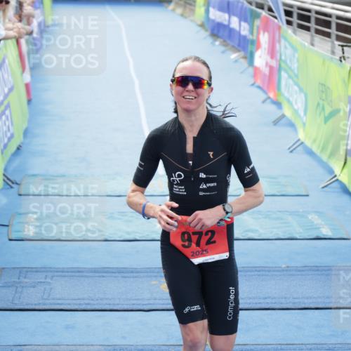 10.08.2025 - GEWOBA Citytriathlon Bremen H.Heesch http://msf.ph/oto/8556015 10.08.2025 14:24:07 Ziel 738, 972 meine-sportfotos.de