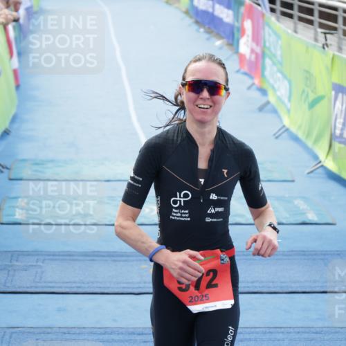 10.08.2025 - GEWOBA Citytriathlon Bremen H.Heesch http://msf.ph/oto/8556017 10.08.2025 14:24:08 Ziel 972 meine-sportfotos.de