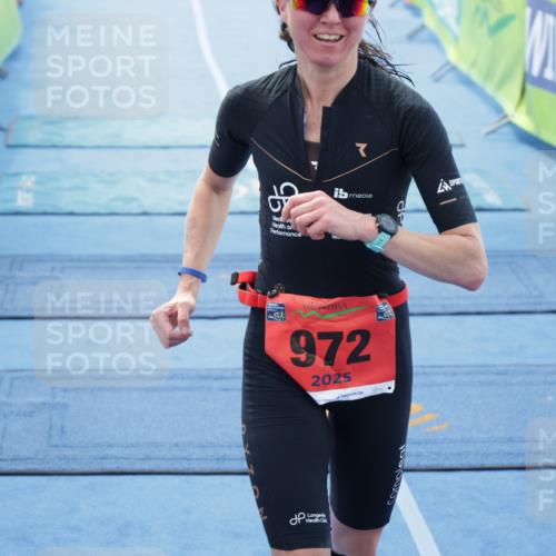 10.08.2025 - GEWOBA Citytriathlon Bremen H.Heesch http://msf.ph/oto/8556020 10.08.2025 14:24:08 Ziel 972 meine-sportfotos.de