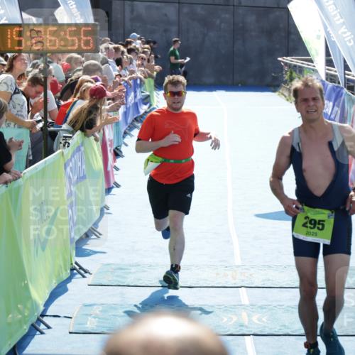 10.08.2025 - GEWOBA Citytriathlon Bremen H.Heesch http://msf.ph/oto/8556028 10.08.2025 15:27:00 Ziel 131, 295 meine-sportfotos.de