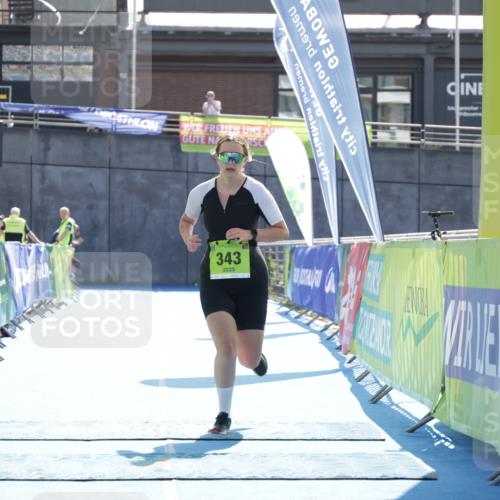 10.08.2025 - GEWOBA Citytriathlon Bremen H.Heesch http://msf.ph/oto/8556031 10.08.2025 16:08:31 Ziel 343 meine-sportfotos.de