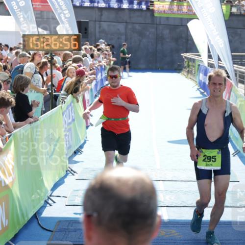 10.08.2025 - GEWOBA Citytriathlon Bremen H.Heesch http://msf.ph/oto/8556032 10.08.2025 15:27:00 Ziel 131, 295 meine-sportfotos.de