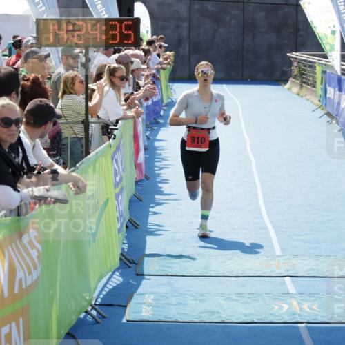 10.08.2025 - GEWOBA Citytriathlon Bremen H.Heesch http://msf.ph/oto/8556037 10.08.2025 14:24:39 Ziel 910 meine-sportfotos.de