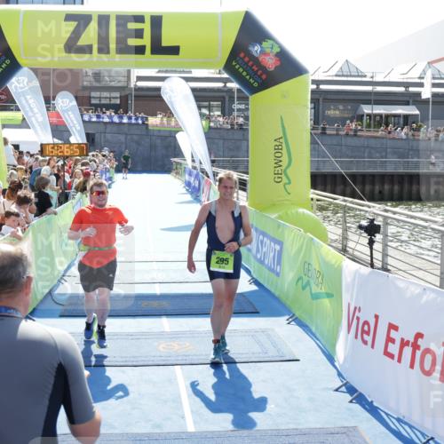 10.08.2025 - GEWOBA Citytriathlon Bremen H.Heesch http://msf.ph/oto/8556042 10.08.2025 15:27:01 Ziel 131, 295 meine-sportfotos.de
