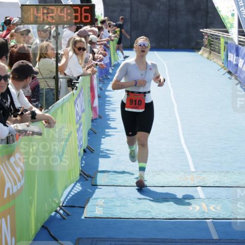 10.08.2025 - GEWOBA Citytriathlon Bremen H.Heesch http://msf.ph/oto/8556043 10.08.2025 14:24:40 Ziel 910 meine-sportfotos.de