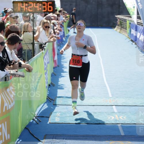 10.08.2025 - GEWOBA Citytriathlon Bremen H.Heesch http://msf.ph/oto/8556046 10.08.2025 14:24:40 Ziel 910 meine-sportfotos.de