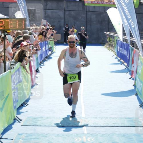 10.08.2025 - GEWOBA Citytriathlon Bremen H.Heesch http://msf.ph/oto/8556048 10.08.2025 15:27:15 Ziel 103, 447 meine-sportfotos.de
