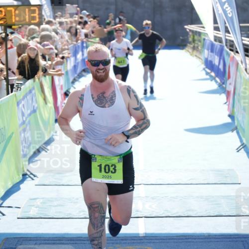 10.08.2025 - GEWOBA Citytriathlon Bremen H.Heesch http://msf.ph/oto/8556057 10.08.2025 15:27:17 Ziel 67, 103, 447 meine-sportfotos.de