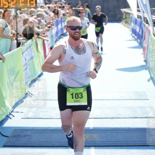 10.08.2025 - GEWOBA Citytriathlon Bremen H.Heesch http://msf.ph/oto/8556059 10.08.2025 15:27:17 Ziel 67, 103, 447 meine-sportfotos.de