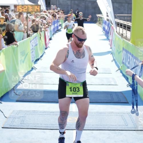 10.08.2025 - GEWOBA Citytriathlon Bremen H.Heesch http://msf.ph/oto/8556066 10.08.2025 15:27:18 Ziel 67, 103, 447 meine-sportfotos.de