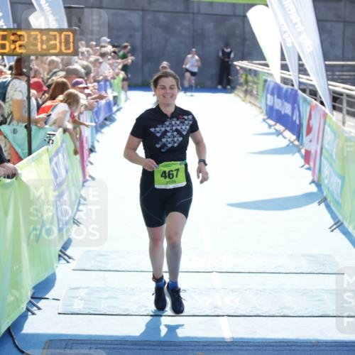 10.08.2025 - GEWOBA Citytriathlon Bremen H.Heesch http://msf.ph/oto/8556116 10.08.2025 15:27:34 Ziel 466, 467 meine-sportfotos.de