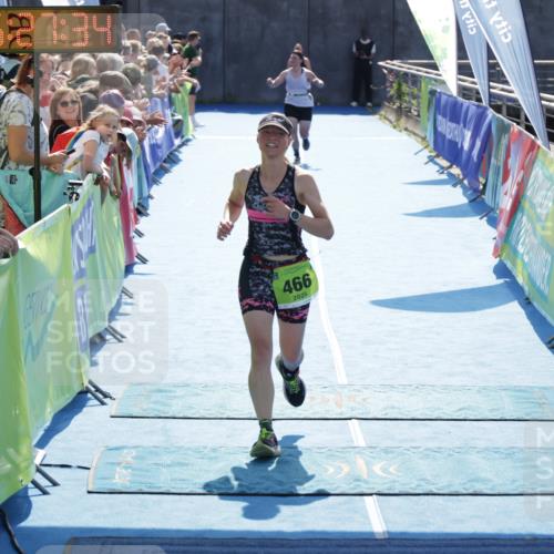 10.08.2025 - GEWOBA Citytriathlon Bremen H.Heesch http://msf.ph/oto/8556136 10.08.2025 15:27:38 Ziel 56, 466, 467 meine-sportfotos.de