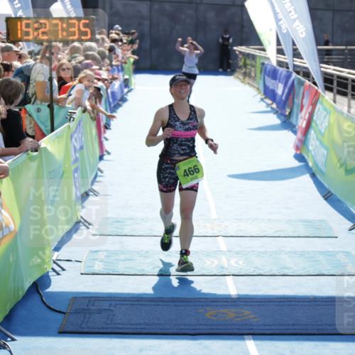 10.08.2025 - GEWOBA Citytriathlon Bremen H.Heesch http://msf.ph/oto/8556139 10.08.2025 15:27:39 Ziel 56, 466, 467 meine-sportfotos.de