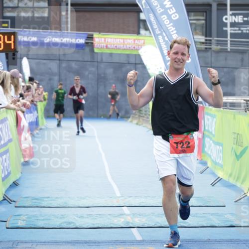 10.08.2025 - GEWOBA Citytriathlon Bremen H.Heesch http://msf.ph/oto/8556144 10.08.2025 14:25:38 Ziel 722 meine-sportfotos.de