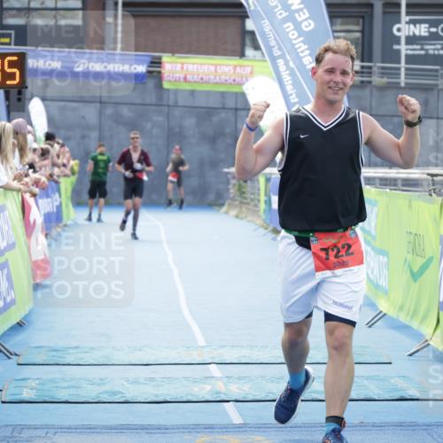 10.08.2025 - GEWOBA Citytriathlon Bremen H.Heesch http://msf.ph/oto/8556147 10.08.2025 14:25:38 Ziel 722 meine-sportfotos.de