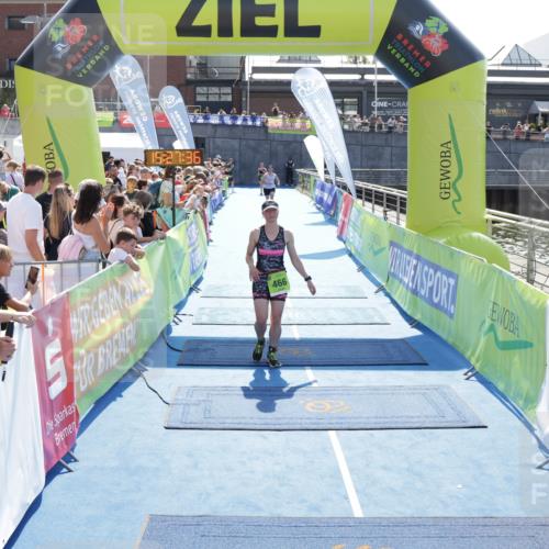 10.08.2025 - GEWOBA Citytriathlon Bremen H.Heesch http://msf.ph/oto/8556151 10.08.2025 15:27:40 Ziel 56, 466, 467 meine-sportfotos.de