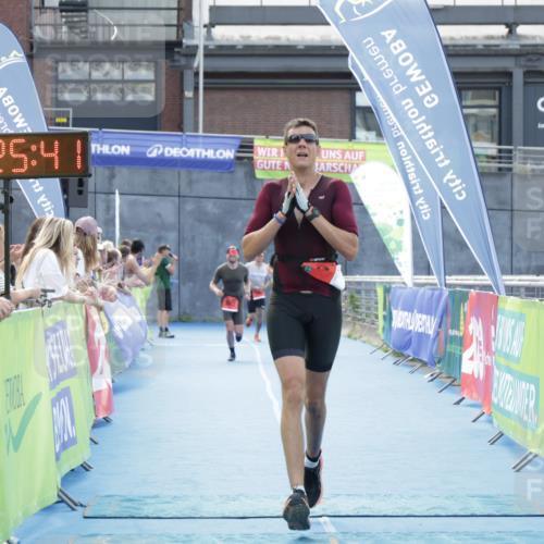 10.08.2025 - GEWOBA Citytriathlon Bremen H.Heesch http://msf.ph/oto/8556158 10.08.2025 14:25:45 Ziel 722, 795 meine-sportfotos.de