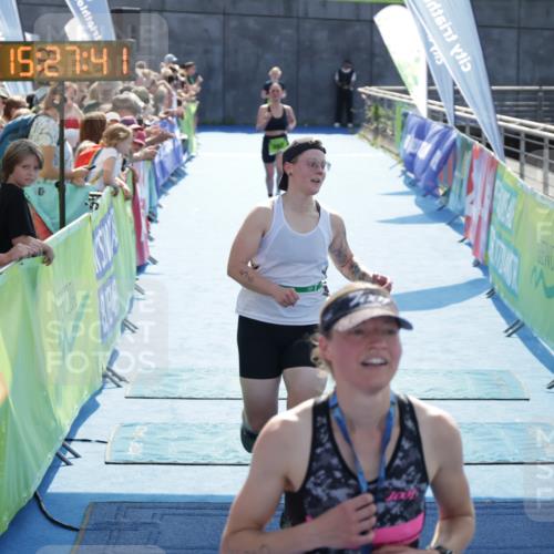 10.08.2025 - GEWOBA Citytriathlon Bremen H.Heesch http://msf.ph/oto/8556185 10.08.2025 15:27:45 Ziel 56, 382, 466 meine-sportfotos.de