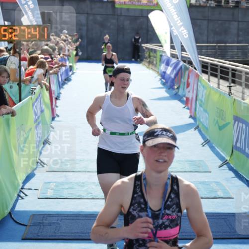 10.08.2025 - GEWOBA Citytriathlon Bremen H.Heesch http://msf.ph/oto/8556188 10.08.2025 15:27:45 Ziel 56, 382, 466 meine-sportfotos.de